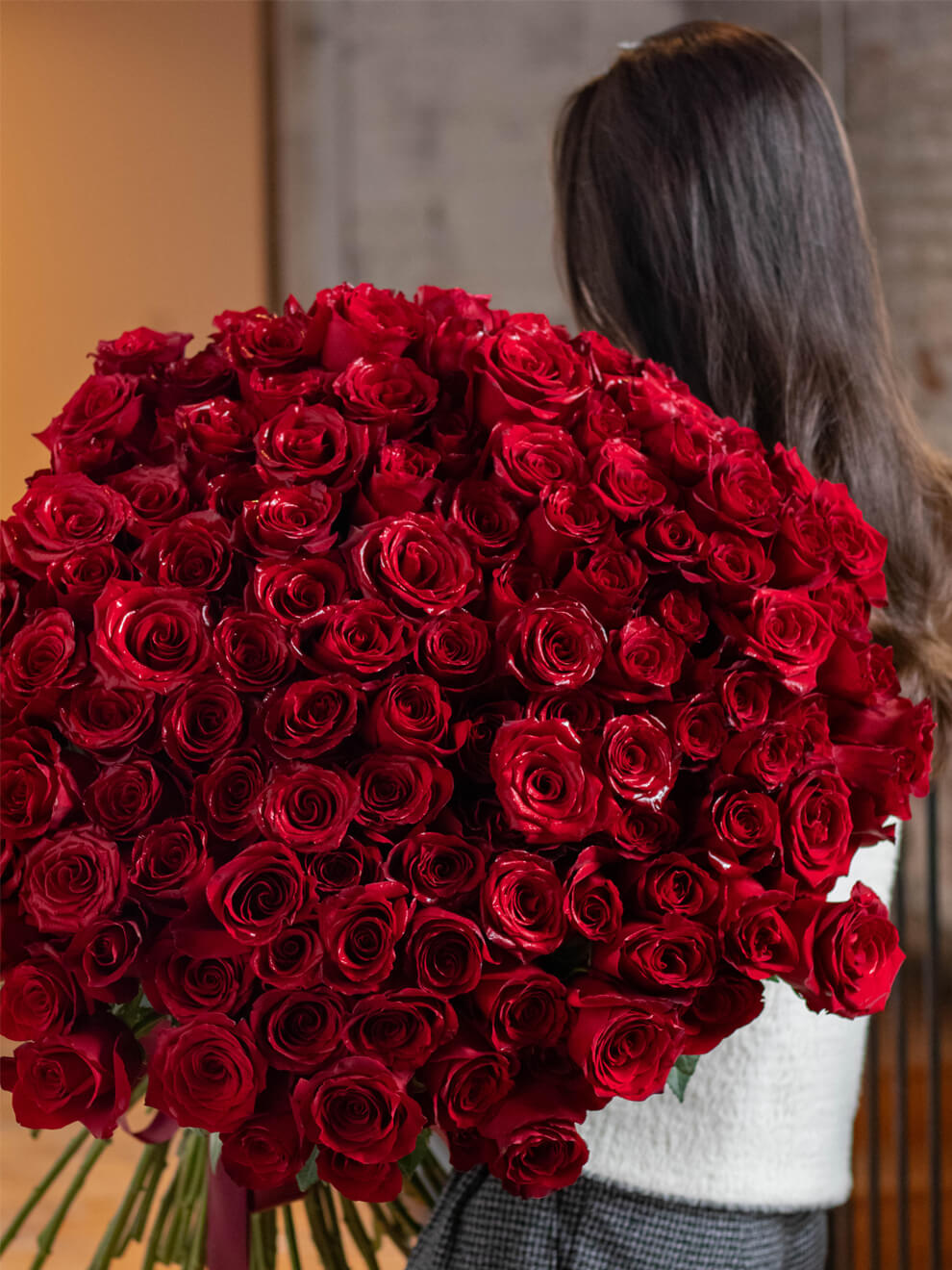 Elegant 100 Roses Arrangement for Major Celebrations and Deep Affection