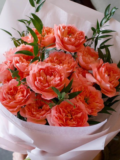 garden roses flower bouquet closeup