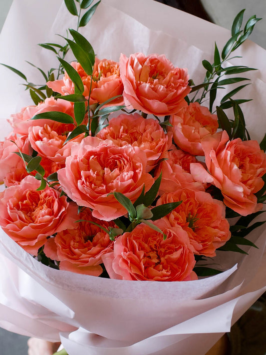 garden roses flower bouquet closeup