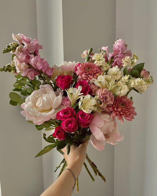 Garden-style vase arrangement, Adore Flowers Los Angeles