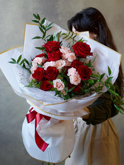 red roses and blush spray roses flower bouquet 
