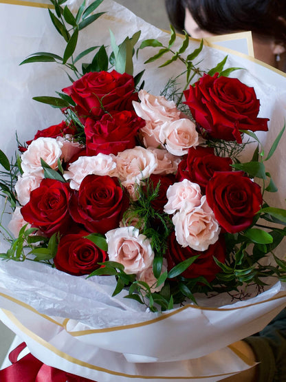 red roses and blush spray roses flower bouquet  closeup